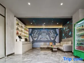 Huayue Esports Hotel - Image 5