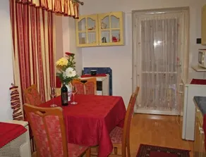 Arany Barokk Apartman - Image 4