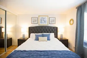 Big Balcony - Parking Spot - King Bed - Fast WiFi - Image 5