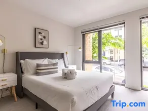 1BR+Den | Gym, Lounge | Bellevue | Sophari C - Image 2