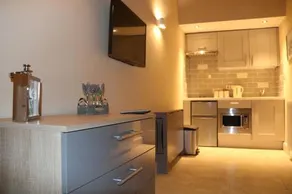 The George Hotel - Image 3