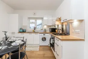 CONEN Chequers Apartment - Image 3