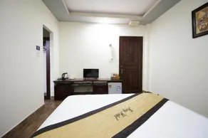May Hotel - Image 4