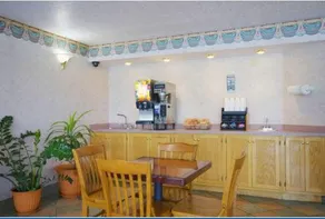 Americas Best Value Inn Tillmans Corner Mobile - Image 5