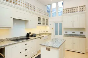The Belsize Park Place Charming 6bdr Home With Garden - Image 5