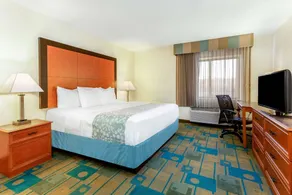 La Quinta Inn by Wyndham Chicago Willowbrook - Image 5