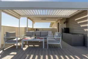 New Lux Apt opposite Buddina patrolled Beach - Image 3