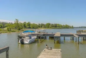 Lake Conroe Queen Studio Cabin 10 - Image 2