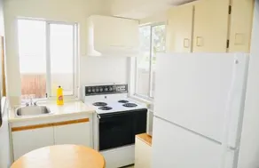 Richmond Blundell Apartment - Image 5