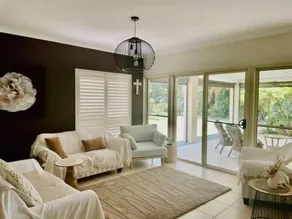 Walk to beach luxe family home - Image 2