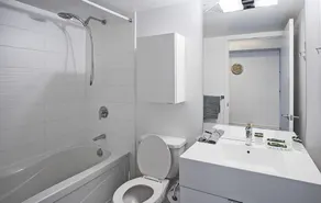 Canvas Suites Ice Boat Terr Toronto - Image 4