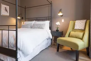 Townsman Hotel Poe Room - Image 3