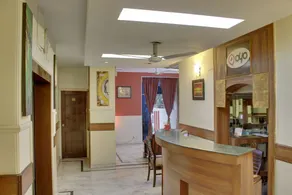 The Blooms Hotel - Image 2