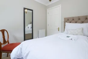 The Stow Secret Cottage - Breathtaking 5bdr Cottage With Parking + Garden - Image 3