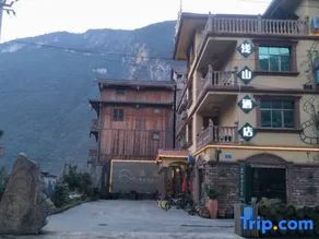QSHAN GALLERY HOTEL - Image 2