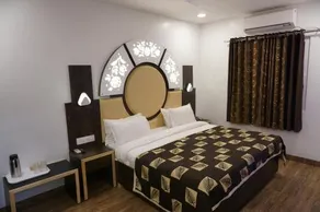 Hotel J J - Image 2