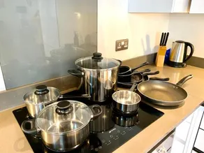 Dockland Excel 2 Bedroom Apartment - Image 3