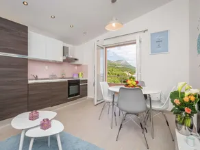 Apartment With Balcony and View - Image 5