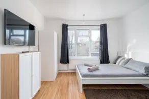 Spacious 1 Bed Flat in Dalston - Image 5