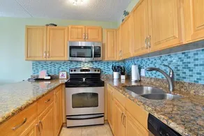Waikiki Banyan Remodeled Ocean View Condo 2212 - Image 4