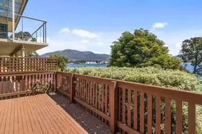 The Bay Waterfront home 10 min to CBD Sleeps 9 - Image 2