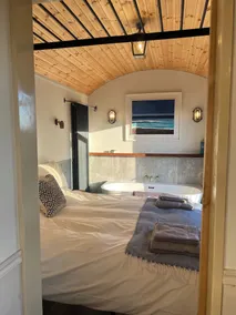 Whimple Shepherd Hut, Sleeps 2, Wood Fire & Garden - Image 4