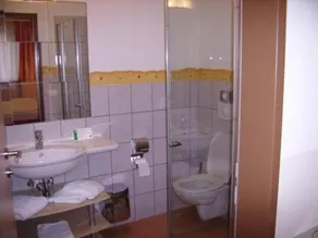 Gästehaus Hotel Pension & Heuriger Gmoana - Image 3