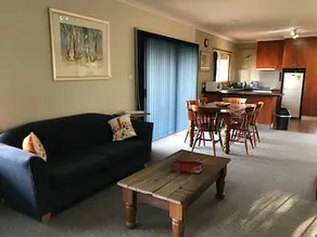 Bruny Spa Retreat - Image 4