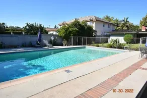 Spacious home with large pool in Pasadena - Image 4