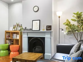 Stylish 4Bedroom Terrace House in Chippendale - Image 3