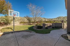 2 or 3 Bedroom Luxurious Mountain Home - Image 3