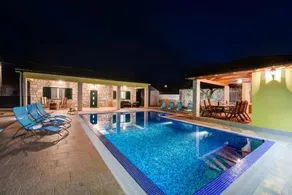 Beautiful Villa Petra With Summer Kitchen And Pool - Image 2