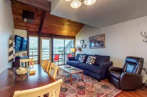 Yaquina Bay Getaway - Image 2