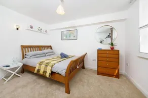 Central Hackney Apartment - Image 2