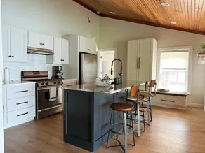 Newly Renovated 4B 2.5 bath Lakefront home with South Grand Lake Views and dock - Image 4