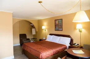 Kings Inn Hot Springs - Image 5