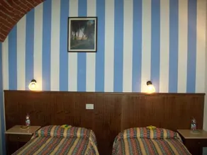 Hotel Excalibur - Image 4