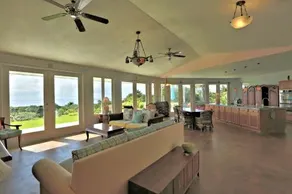 Puumoi Pink House and Sunrise Studio - Image 3