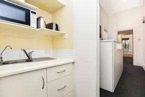 City Apartments at Cecil Mansions - Image 2