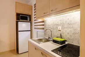 Impeccable 1-Bed Apartment In Schinias Beach - Image 4