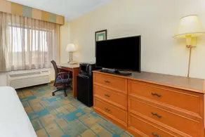 La Quinta Inn by Wyndham Chicago Willowbrook - Image 5