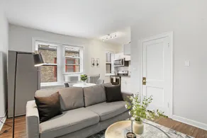 1-bedroom Luxe Oasis in the heart of Hyde Park, Perfect for healthcare workers! - Image 5
