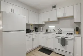 Cozy 2BR Apt Near Parks - Kimball A2 - Image 4