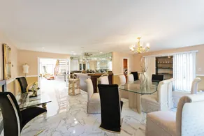 Luxury Bay Shore Home - Image 4