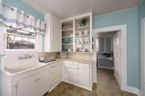 Central Beaverton Cottage - Image 3