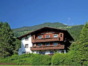 Apartment in Hart im Zillertal with Garden, Balcony, Parking - Image 5