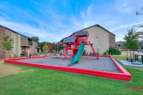 OU Sooner Pool & Gym BBQ Netflix 100mb Internet LG Washer & Dryer Close to OU - Image 5