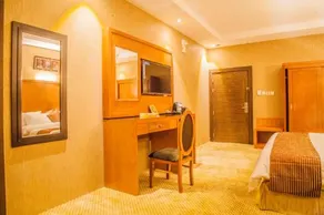 Al Fakhriah Suites - Image 4