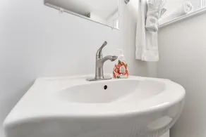 Private Studio Apartment in Burlington - U5 - Image 5