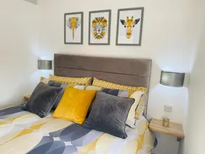 Lees Lookout Holt 2 Bedroom Luxury Apartment with Private Parking - Image 5
